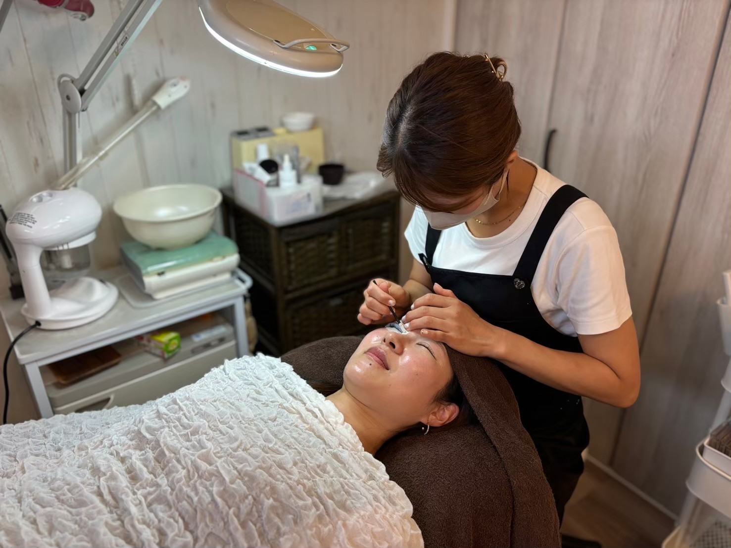 ニキビ・肌荒れにお悩み方の為の肌質改善エステ！エンジェルムーングループ